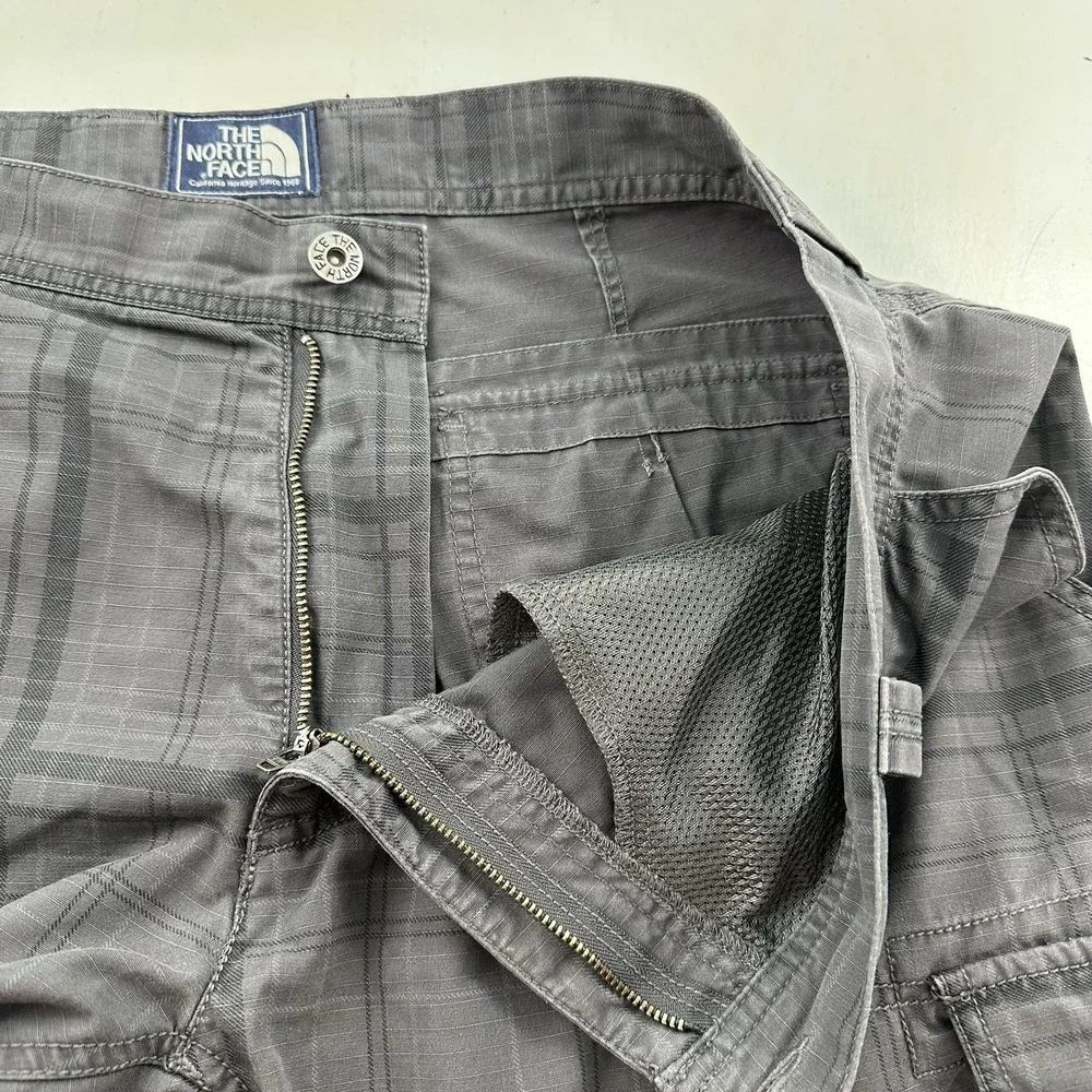 VTG  The North Face Cargo Plaid Shorts Men 36 x 11 Gray Hiking Outdoor Gorpcore